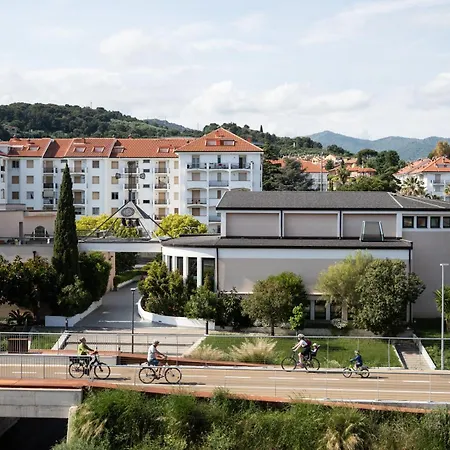 200 Meters From The Sea - Private Covered Parking Apartmán