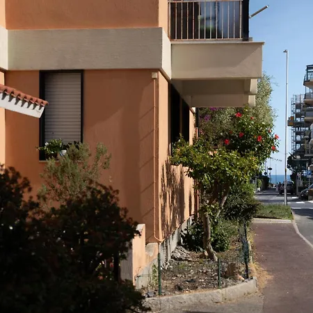 Apartmán 200 Meters From The Sea - Private Covered Parking *